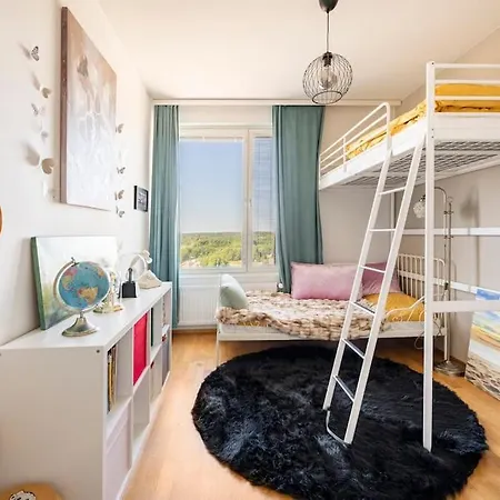 Stylish & Sunny Gem - 5*location - Balcony - Views شقة إسبو